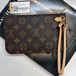 Authentic Louis Vuitton
LV Monogram Neverfull Wristlet Pouch, PM